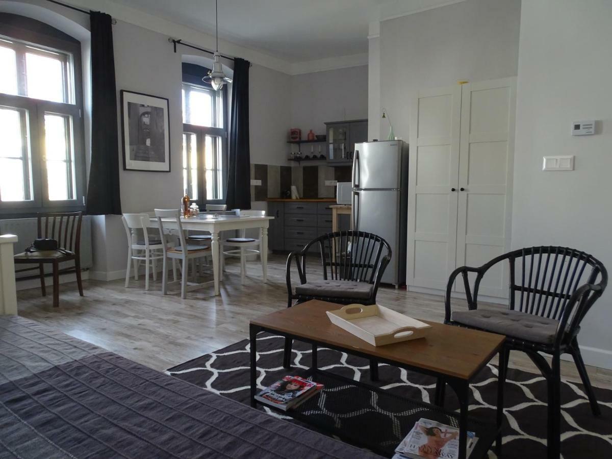 Ovaros Apartman Веспрем Екстер'єр фото